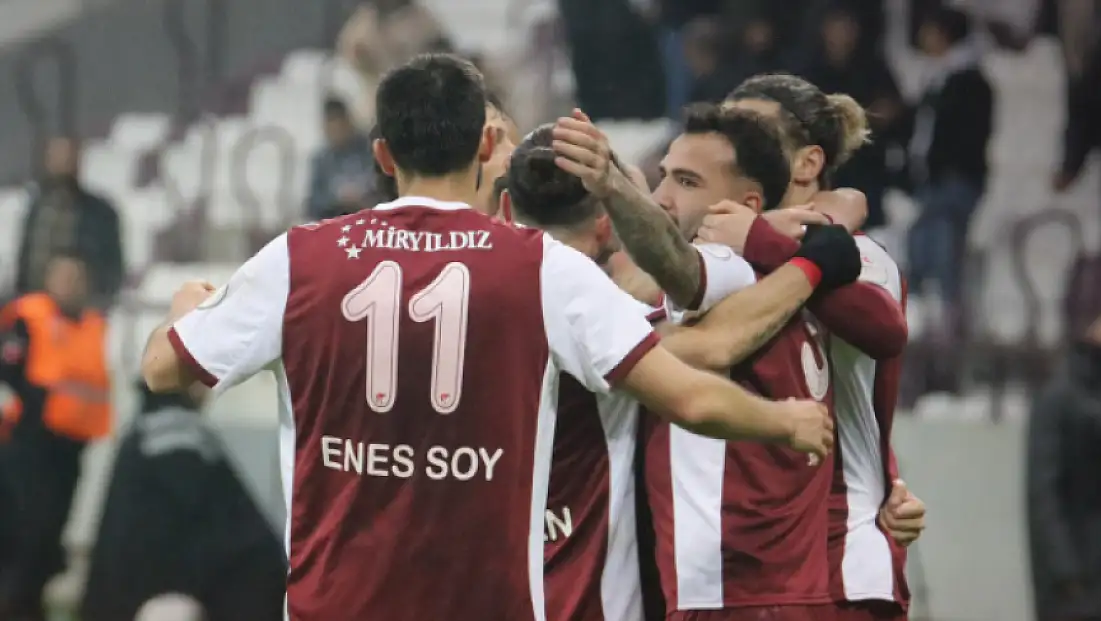 Elazığspor, gol düellosundan galip çıktı