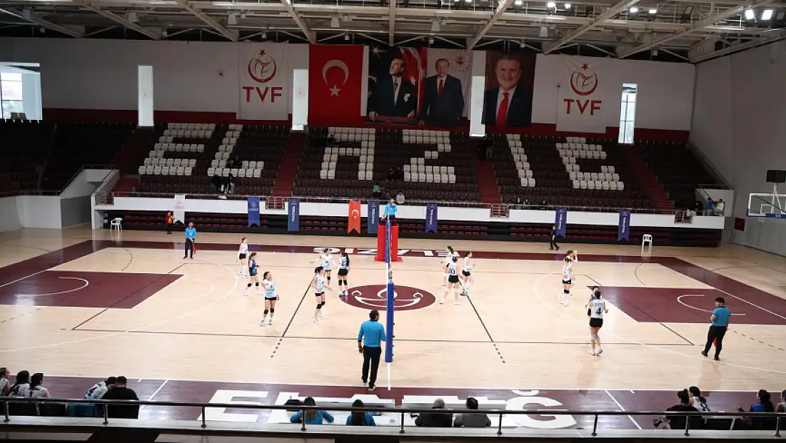 Genç sultanlar Elazığ’da şampiyonluk için filede buluştu