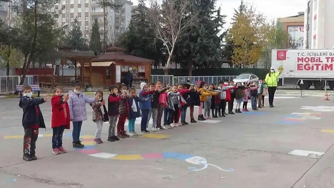 'Mobil Trafik Eğitim Tırı' Diyarbakır'da