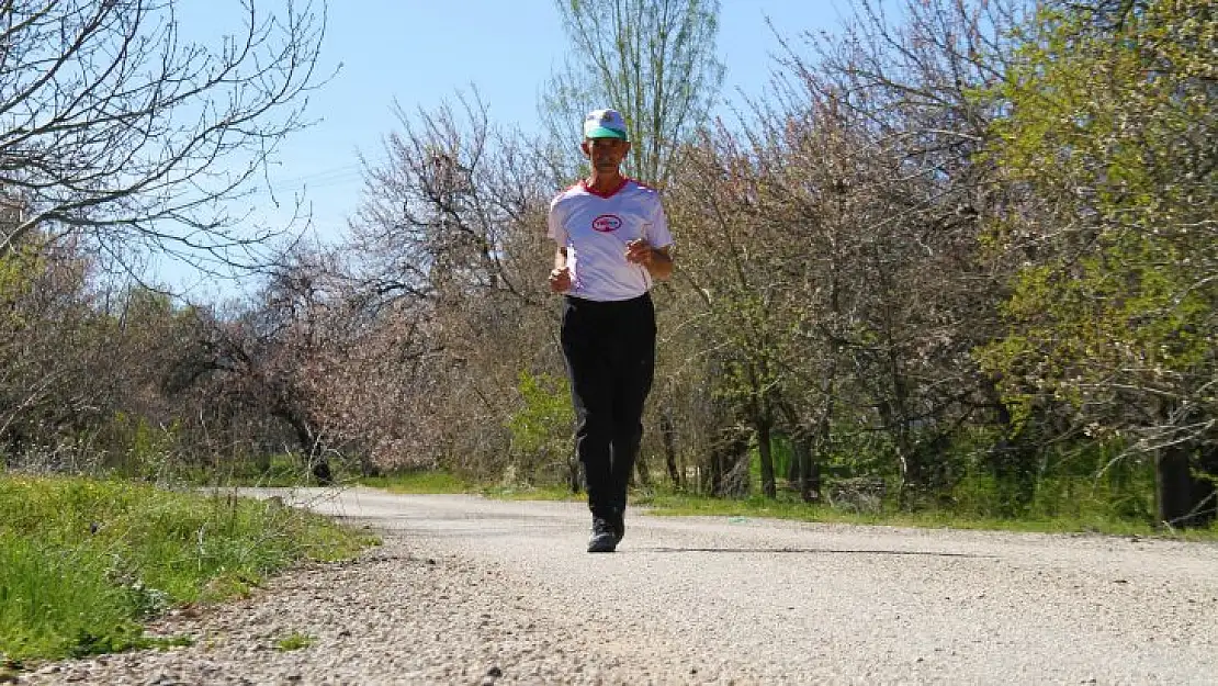 59 yaşında günde 20 kilometre koşuyor!