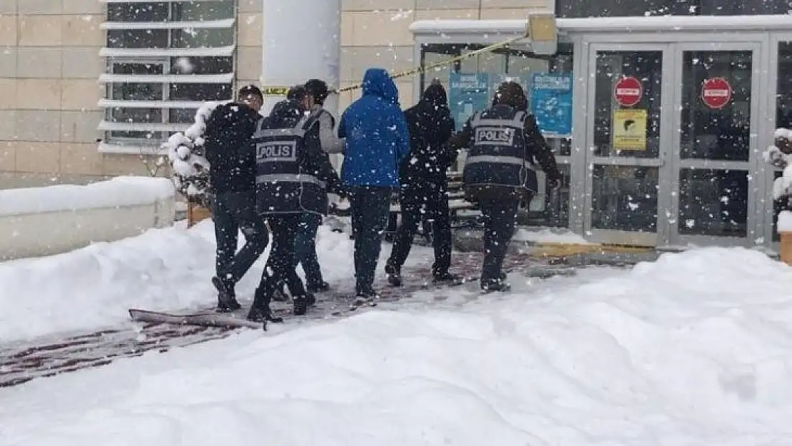 6 farklı ikamete giren hırsızlardan 3'ü tutuklandı