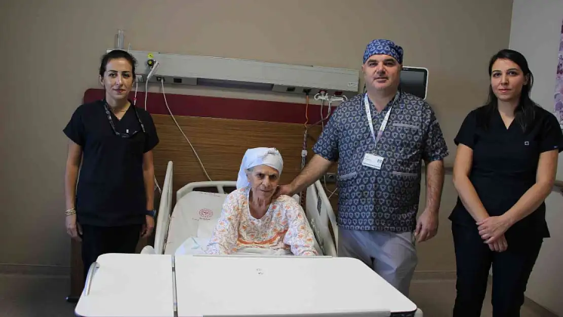 70 yaşındaki hasta akım yönlendirici stent ile sağlığına kavuştu