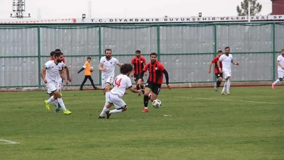 Bağlar Belediyespor futbolda geleceğin yıldızlarını arıyor