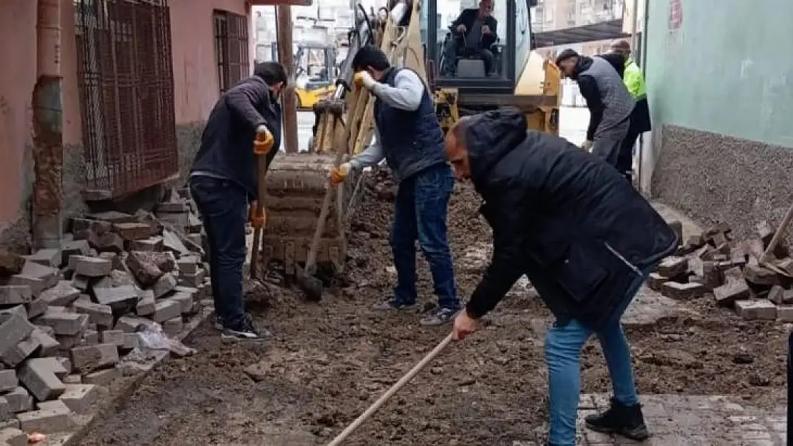 Bağlar ilçesinde yol iyileştirme çalışmaları devam ediyor