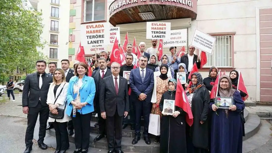 Bakan Tekin'den Diyarbakır annelerine ziyaret