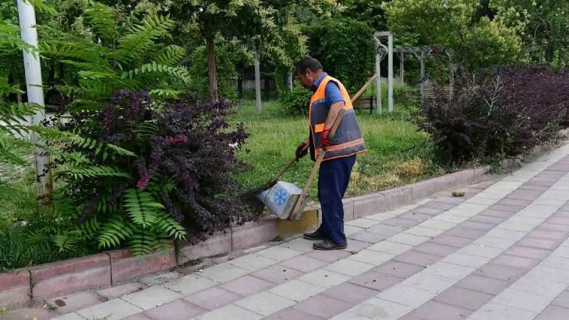 Başkan Çınar, sanayi sitesinde gerçekleşen temizlik çalışmalarını inceledi