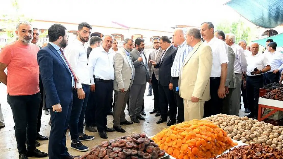 Başkan Gürkan, Şire Pazarında esnaf ile bir araya geldi