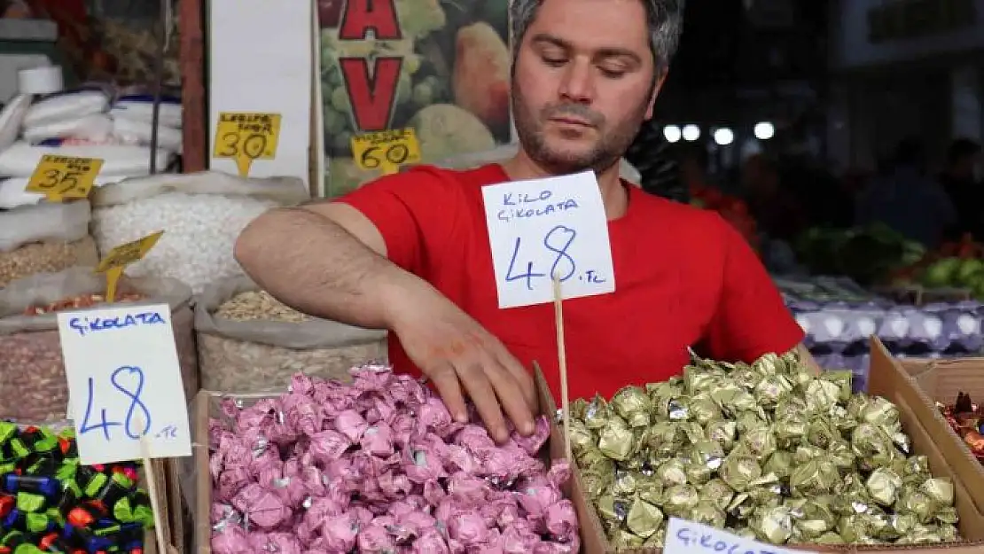 Bayram şekerleri tezgahlardaki yerini aldı