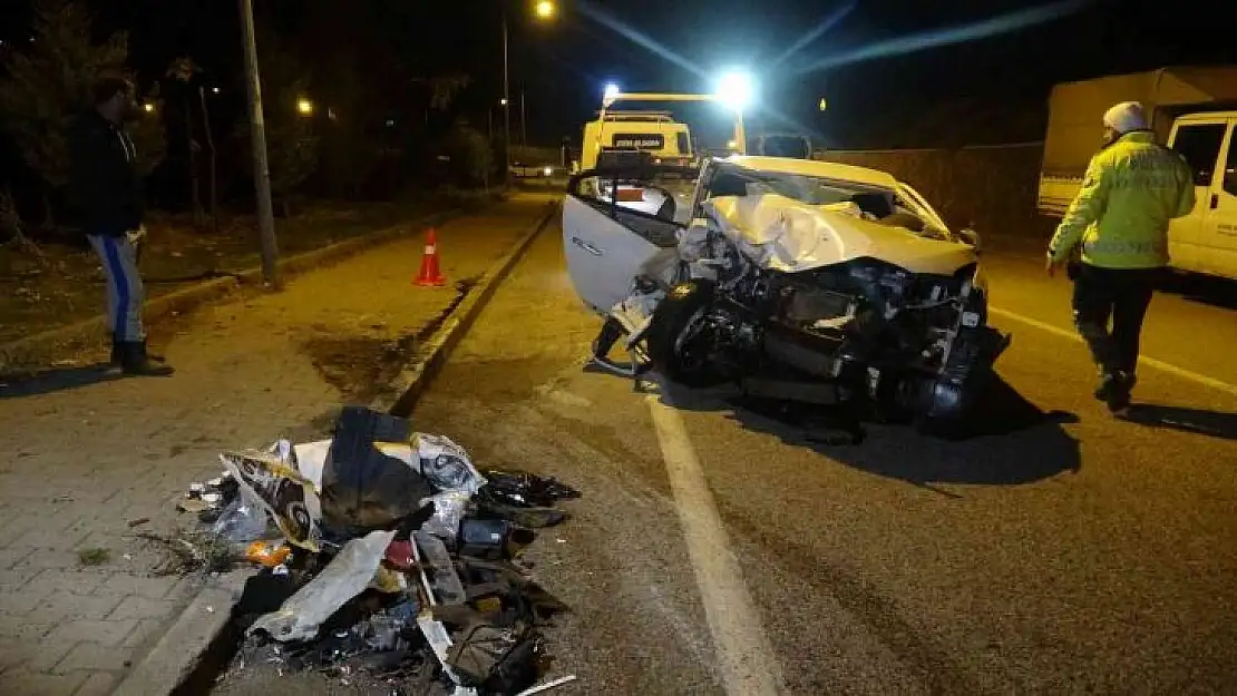 Bingöl'de iki otomobil çarpıştı: 2'si ağır 7 yaralı