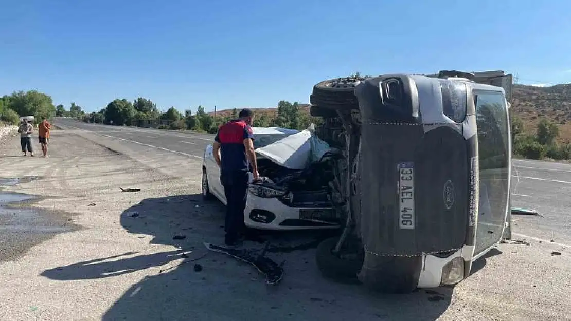 Bingöl'de otomobil ve pikap çarpıştı: 2 yaralı