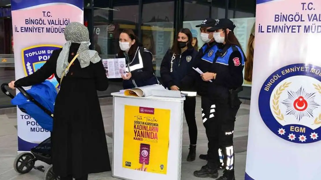 Bingöl'de polis ekipleri vatandaşlara KADES'i tanıttı