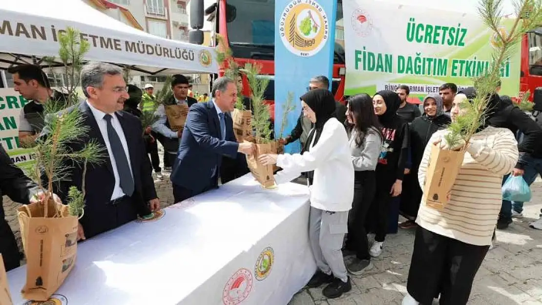 Bingöl'de vatandaşlara fidan dağıtımı yapıldı