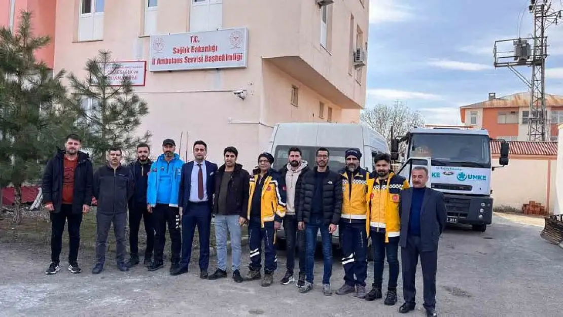 Bingöl'den deprem bölgelerine sağlıkçılar gönderildi