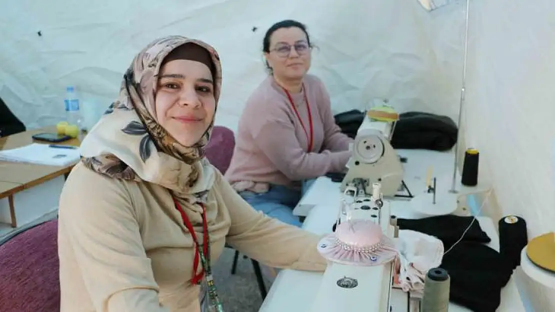 Çadır kentte depremzedelerin terzi ihtiyaçları bu bölümde gideriliyor