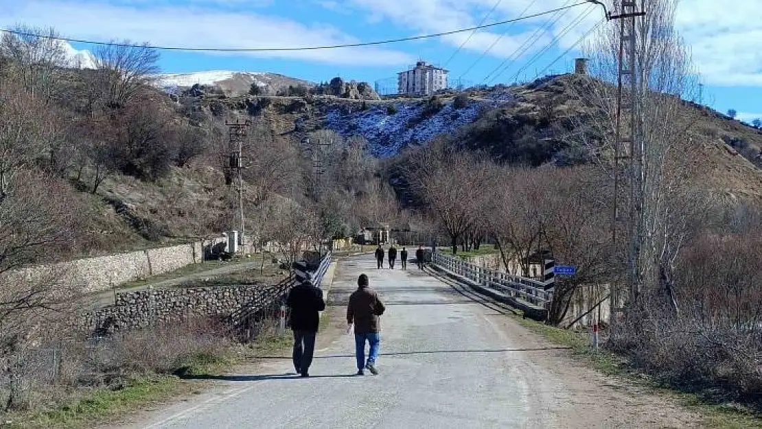 Çemişgezek ilçesinde kar mutluluğu kısa sürdü