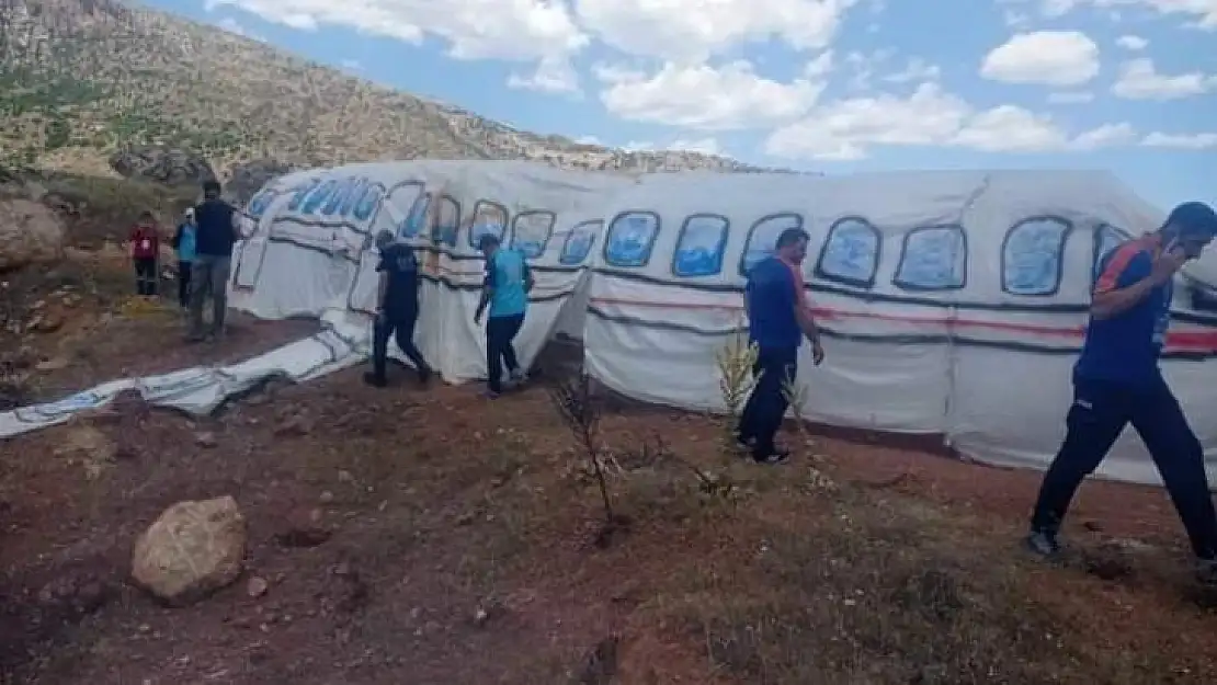 Çermik'te yapılan uçak kazası tatbikatı gerçeği aratmadı