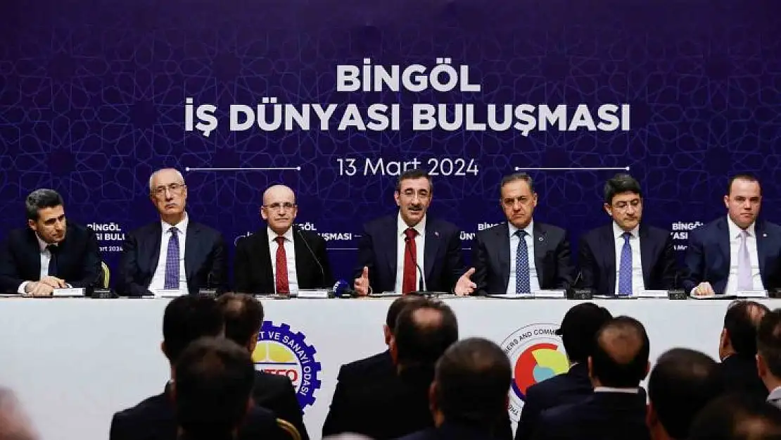 Yılmaz ve Bakan Şimşek, iş insanlarıyla bir araya geldi