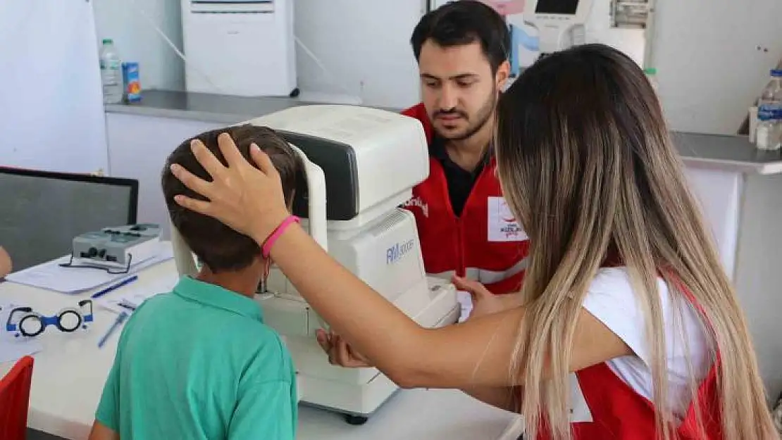 Deprem bölgesi 11 ilde 2 haftada 5 bin çocuğa göz taraması yapıldı