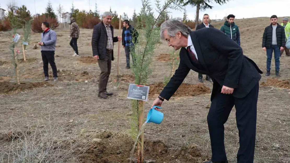 Depremde hayatını kaybeden öğrenciler anısına fidan dikildi