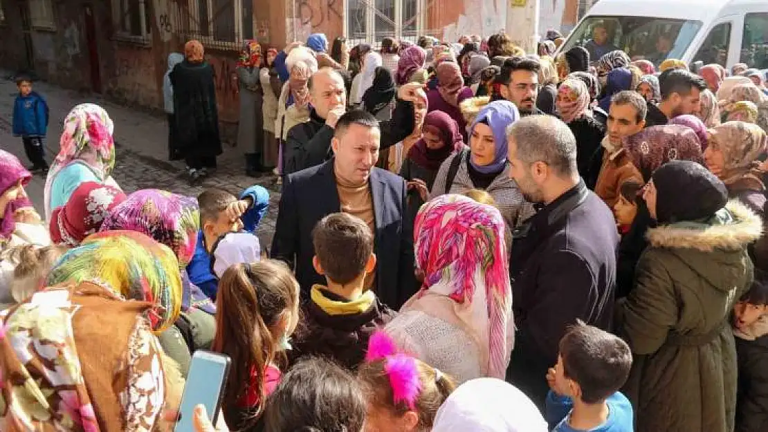 Depremden etkilenen vatandaşların ihtiyaçları adreslerine teslim ediliyor