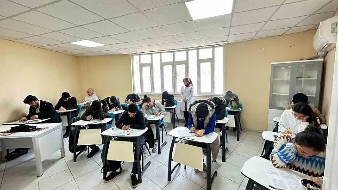 Depremin ardından Bilgievi ve Akademi Lise'de 15 bin öğrenciye yoğun ders programı