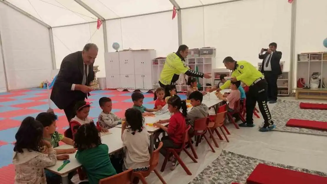 Depremzede öğrencilere trafik eğitimi