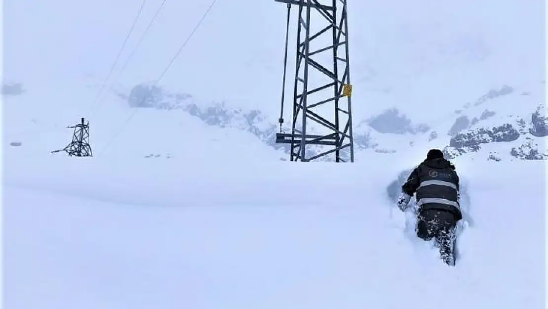 Dicle Elektrik ekiplerinin zorlu kış mesaisi