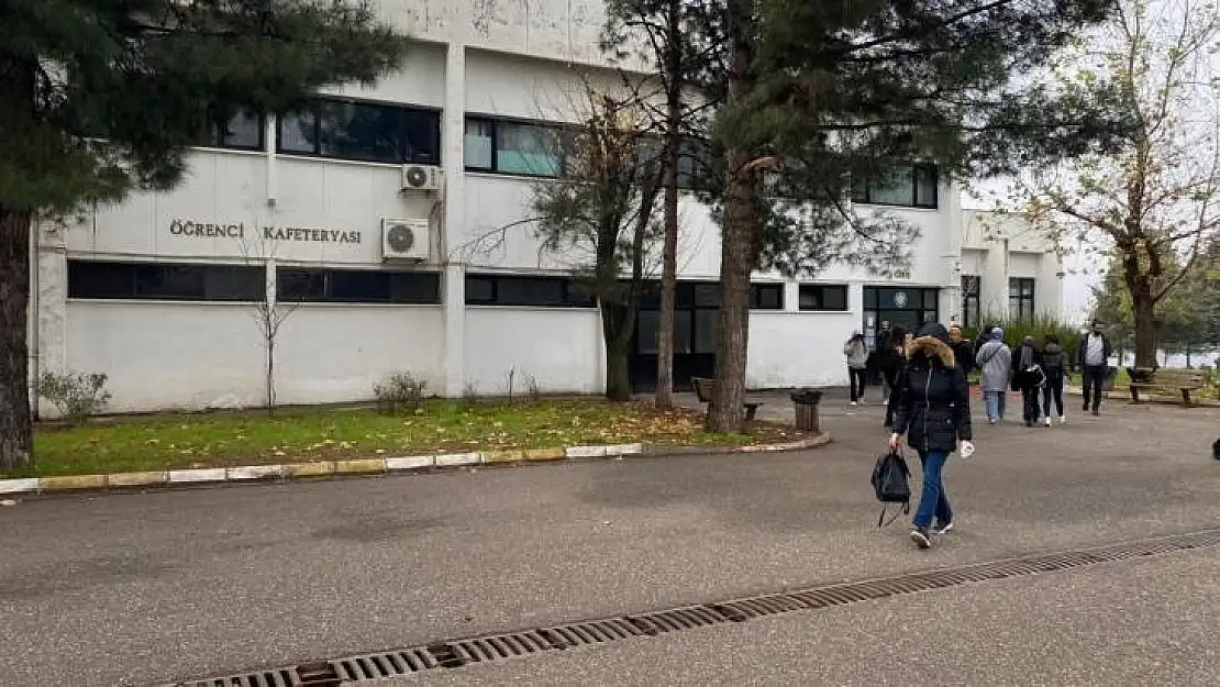 Dicle Üniversitesi'nde 1993'te meydana gelen bombalı saldırıların izini vücudunda taşıyor