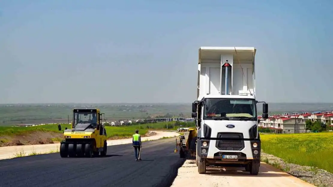 Bırkleyn Caddesi'ndeki yol yapım çalışmaları sürüyor