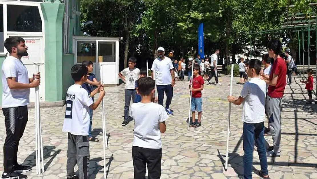 Diyarbakır'da 15 antrenörden oluşan mobil ekip Kur'an kursu öğrencilerinin yeteneklerini keşfediyor