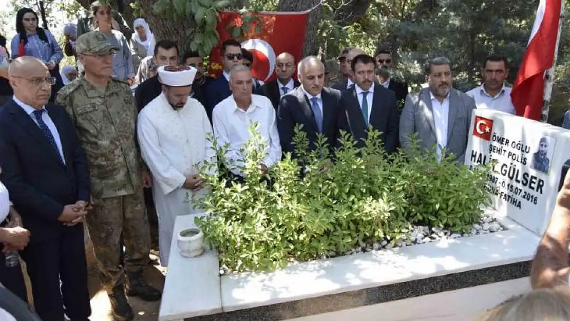 Diyarbakır'da 15 Temmuz şehidi kabri başında dualarla anıldı