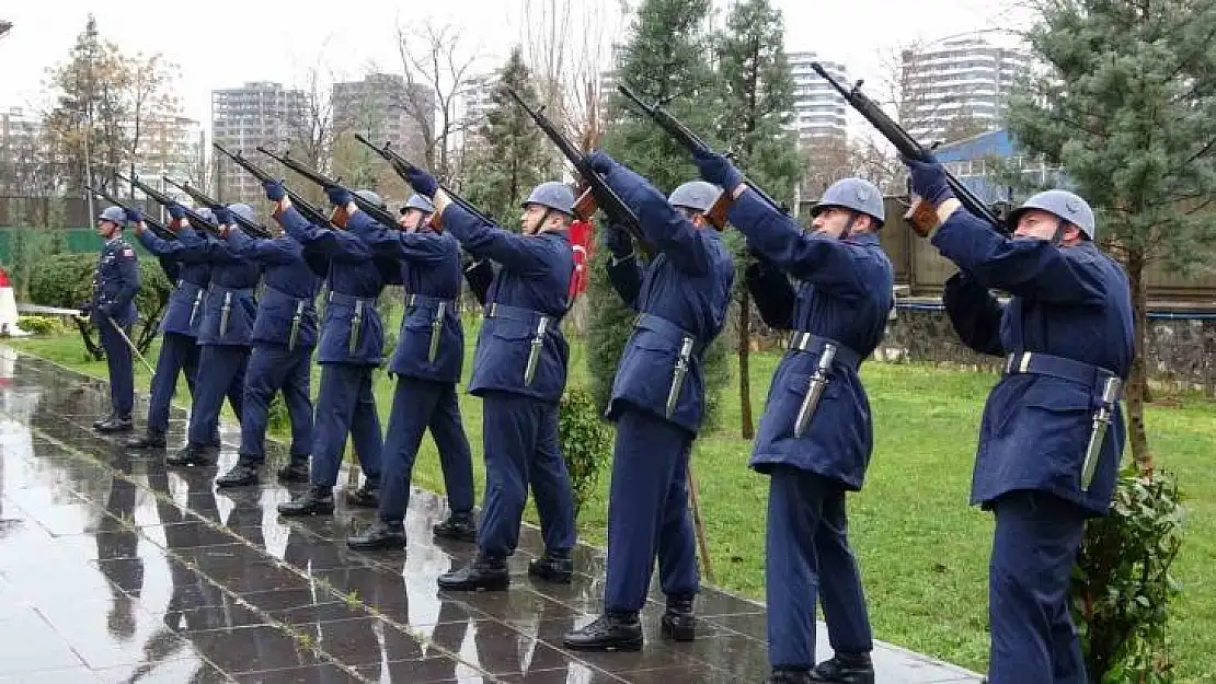 Diyarbakır'da 18 Mart kahramanları tüfek atışıyla anıldı