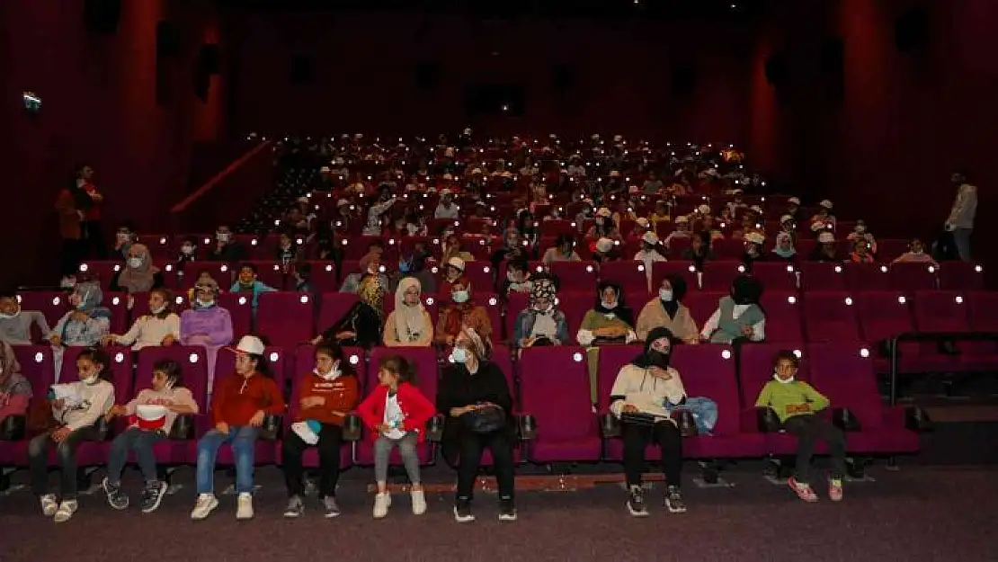 Diyarbakır'da 8 bin öğrenci ilk defa sinema ile tanıştı