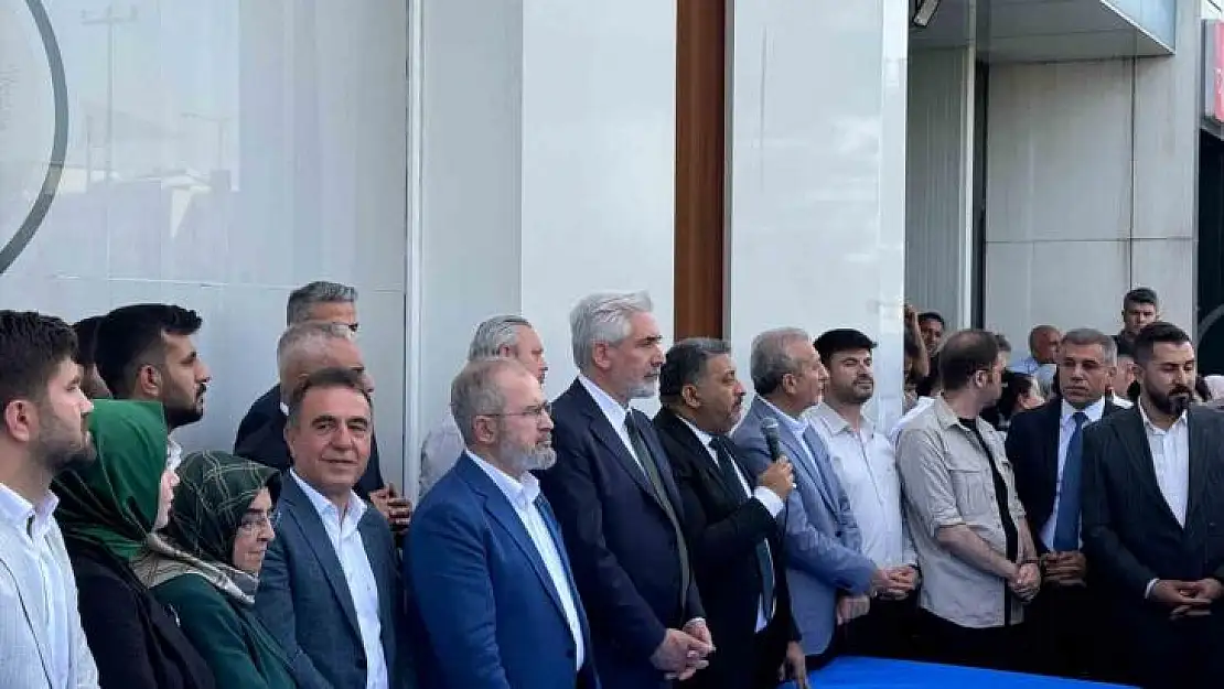 Diyarbakır'da AK Parti'liler bayramlaştı