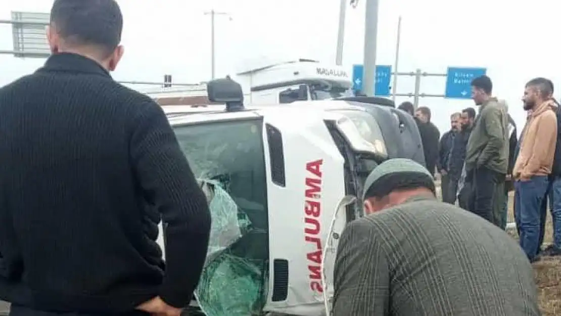 Diyarbakır'da ambulans kazası: 1 ölü, 5 yaralı