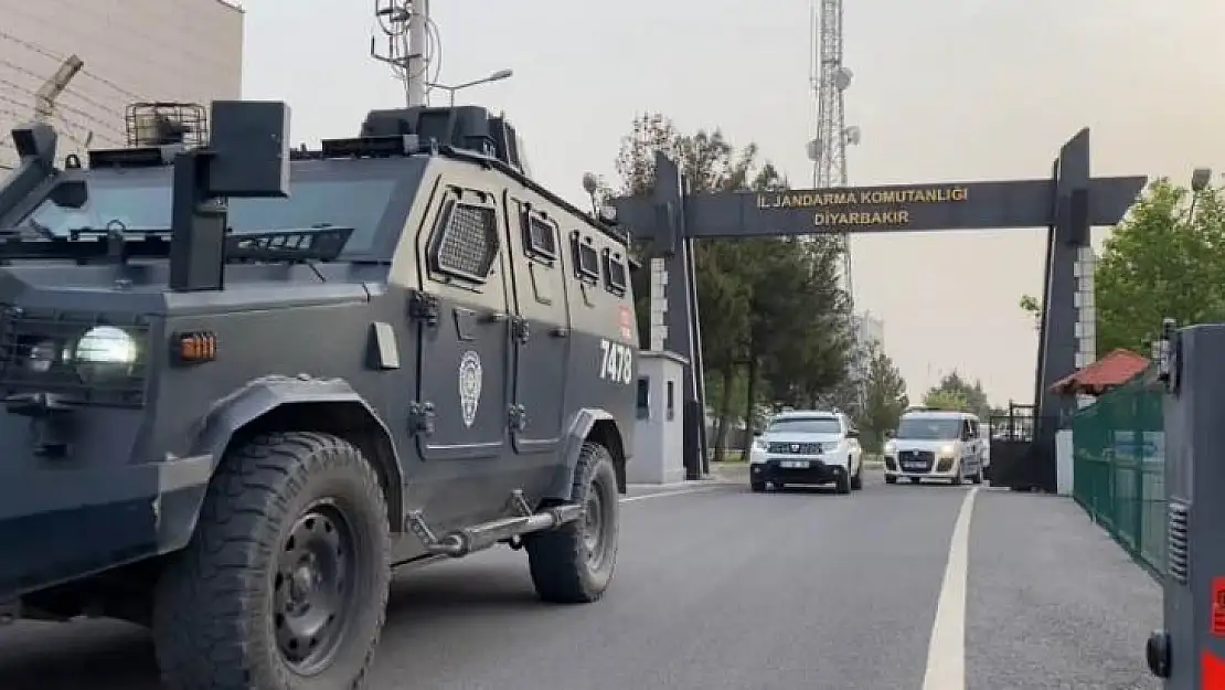 Diyarbakır'da aralarında avukatların da olduğu 20 şüpheli gözaltına alındı