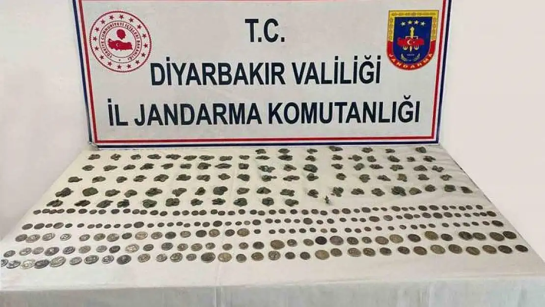 Diyarbakır'da bin 119 tarihi eseri 200 bin dolara satmaya çalıştılar