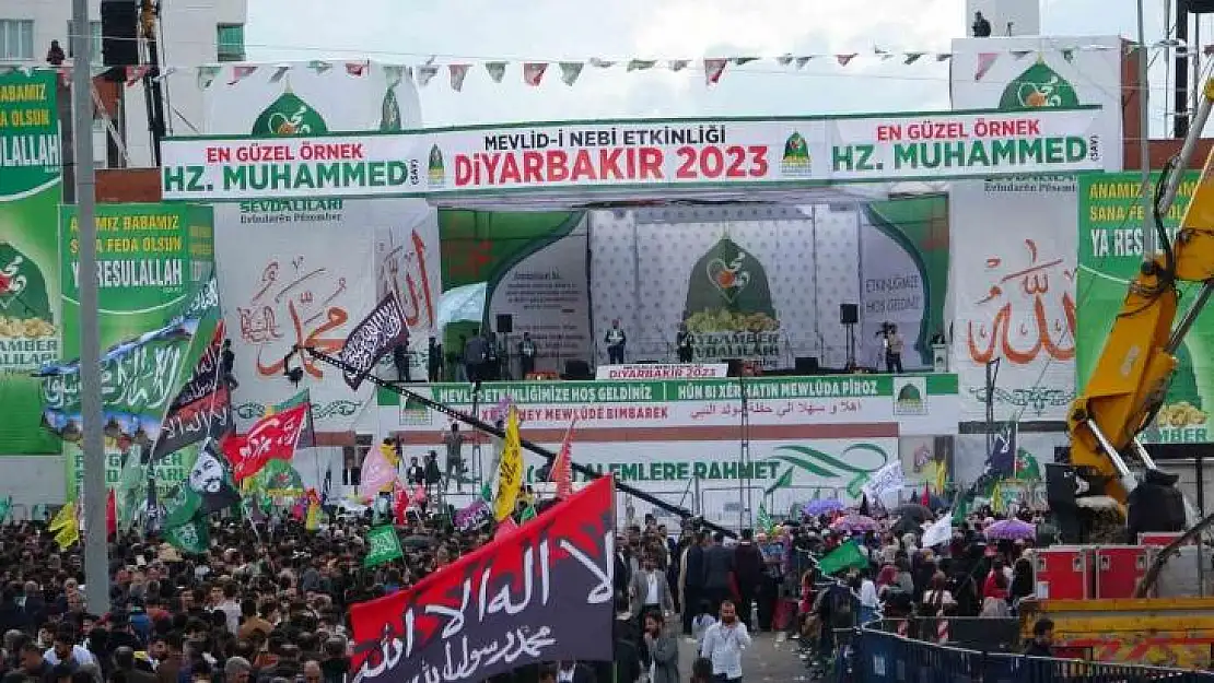 Diyarbakır'da binlerce kişi 'En Güzel Örnek Hazreti Muhammed' etkinliğinde buluştu