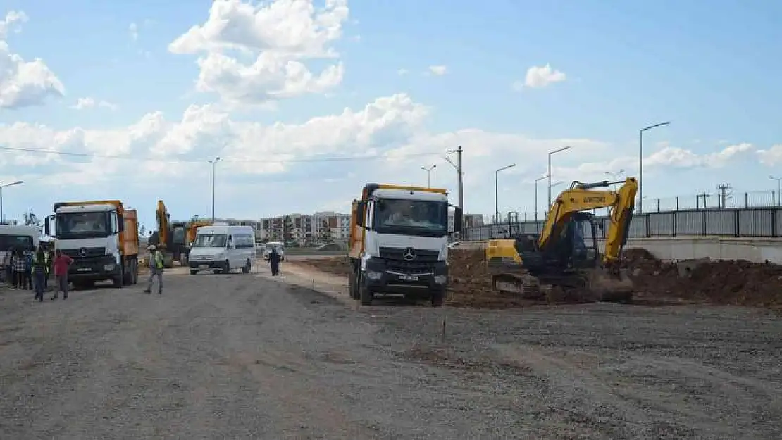 Diyarbakır'da bulvar ve kavşaklarda çalışmalar devam ediyor