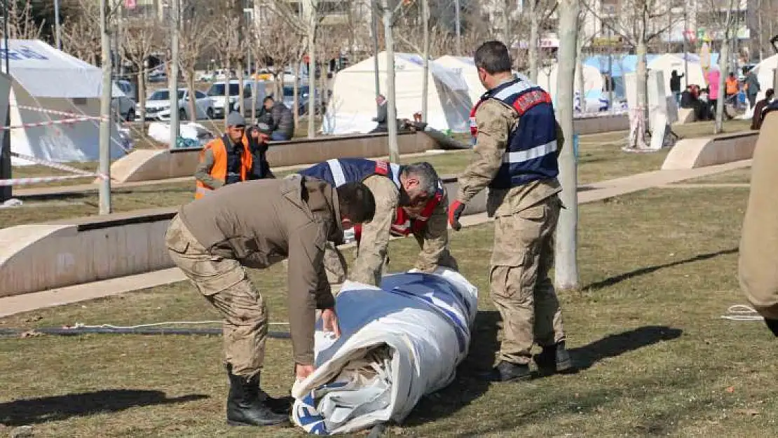 Diyarbakır'da çadırlar tek noktaya toplandı