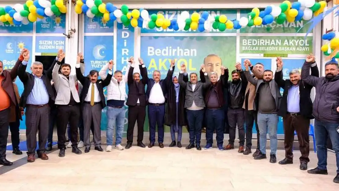 Diyarbakır'da DEVA Partisi Bağlar İlçe Teşkilatı üyeleri AK Parti'ye katıldı