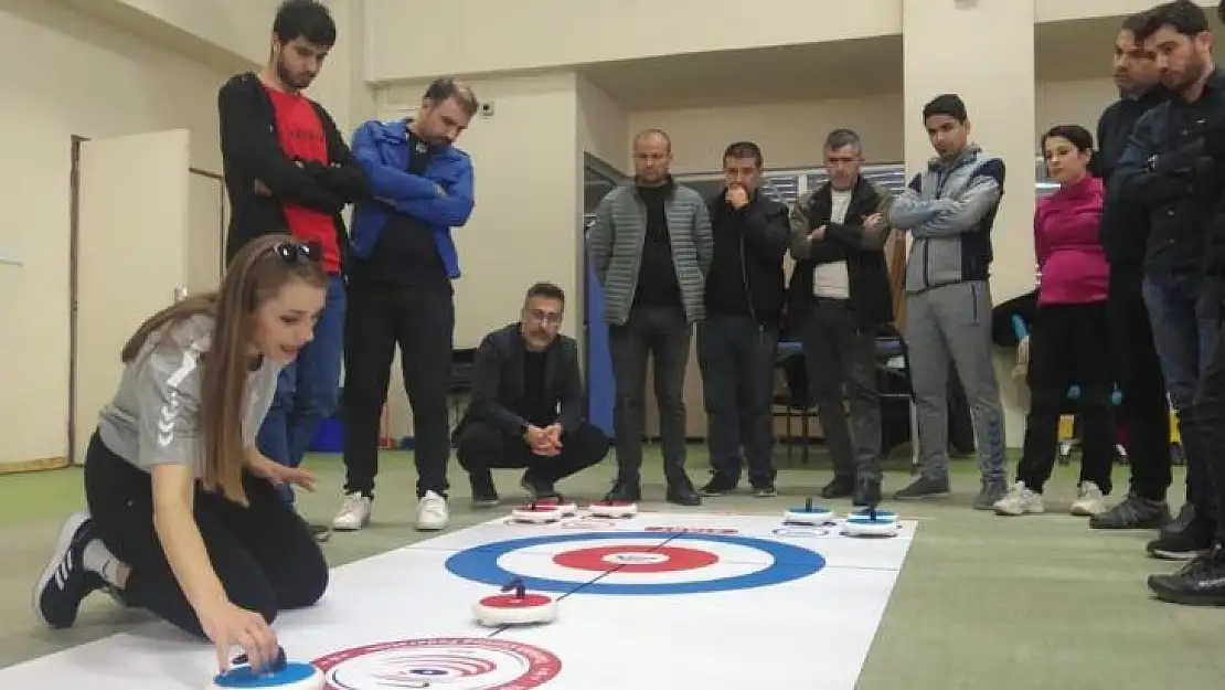 Diyarbakır'da ilk defa yapılan 'Floor Curling' hakemlik kursu tamamlandı