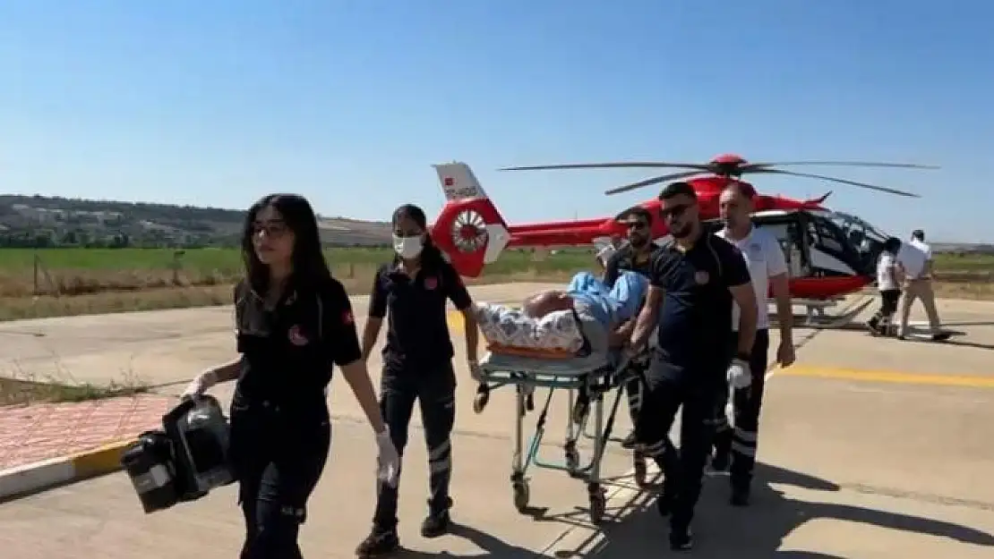 Diyarbakır'da kalça kemiği kırılan hasta, ambulans helikopter ile hastaneye sevk edildi