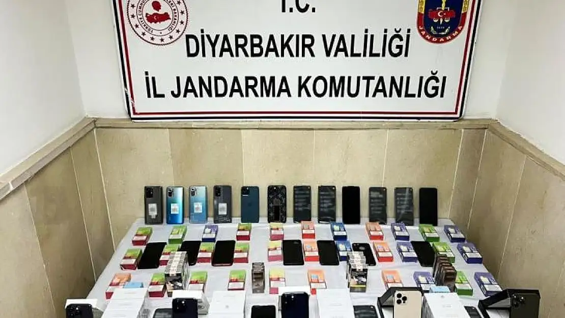 Diyarbakır'da kargo aktarma merkezinde çok sayıda kaçak ürün ele geçirildi