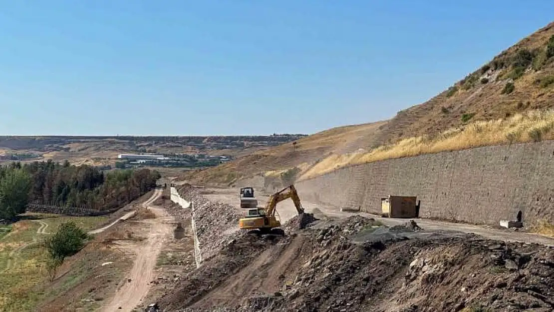 Diyarbakır'da kent merkezi ve kırsalda asfalt çalışmaları devam ediyor