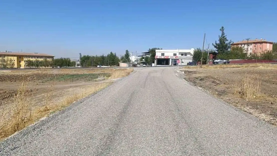 Diyarbakır'da kırsal mahallelerde yol çalışmaları sürüyor