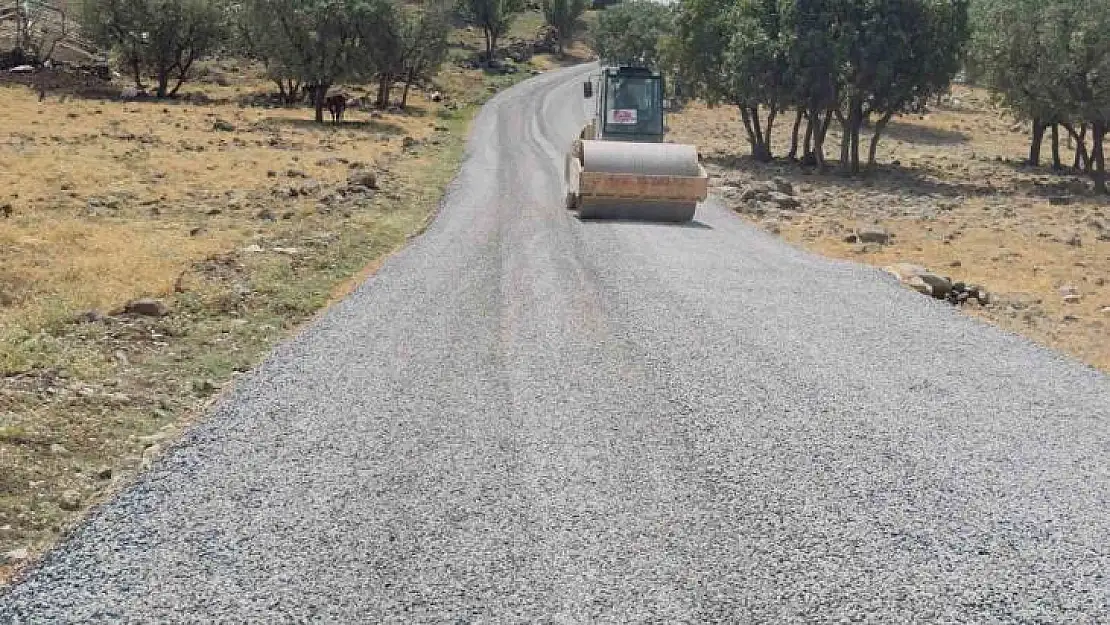 Diyarbakır'da kırsal mahallelerde yol yapım çalışmaları devam ediyor