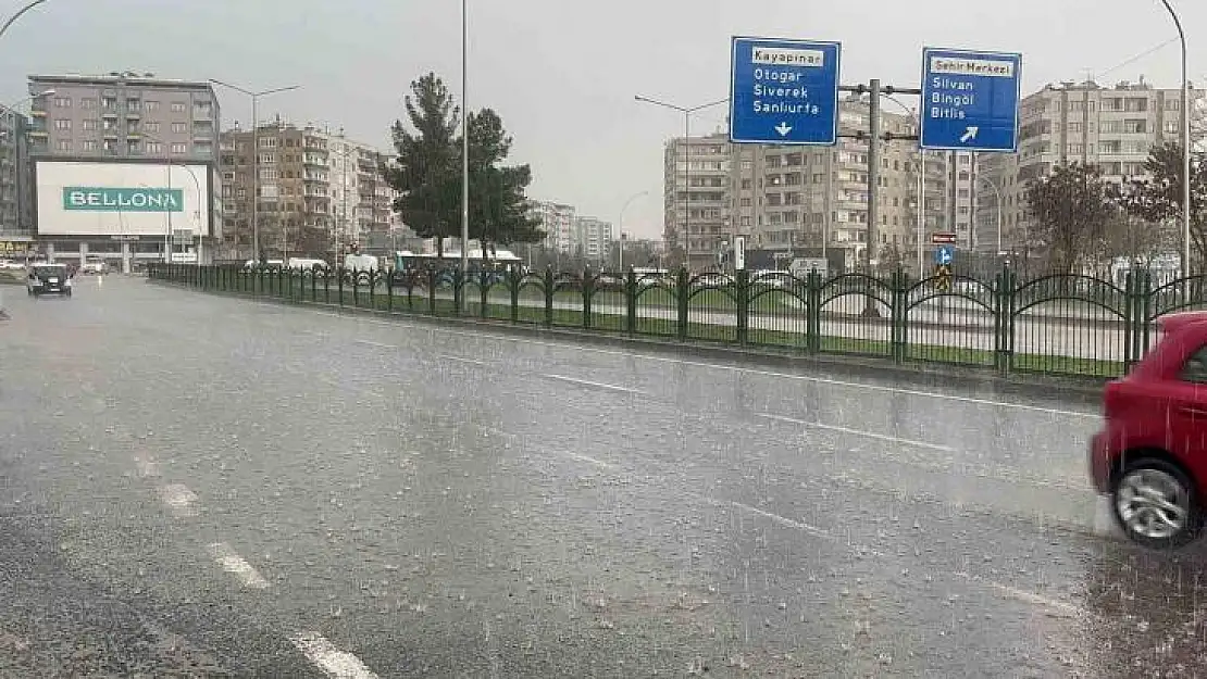 Diyarbakır'da kısa süreli sağanak etkili oldu