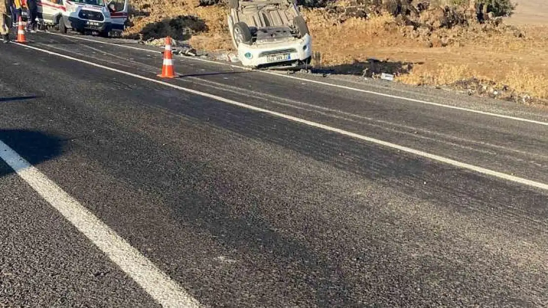 Diyarbakır'da kontrolden hafif ticari araç takla attı: 3 ölü, 2 yaralı