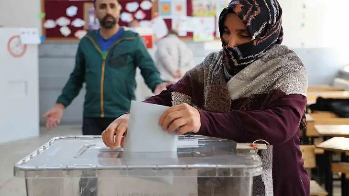 Diyarbakır'da oy verme işlemi başladı